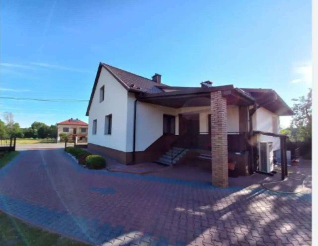 Gotowy dom jednorodzinny z zadaszeniem