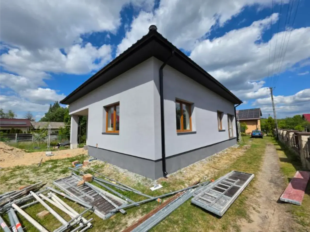 Ocieplony dom jednorodzinny z gotową elewacją